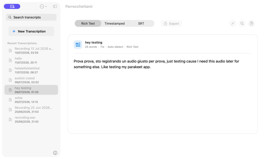 Screenshot dell'app con trascrizione in testo semplice.